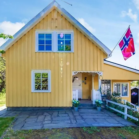 6 Person In Semesterbostad Sondeled