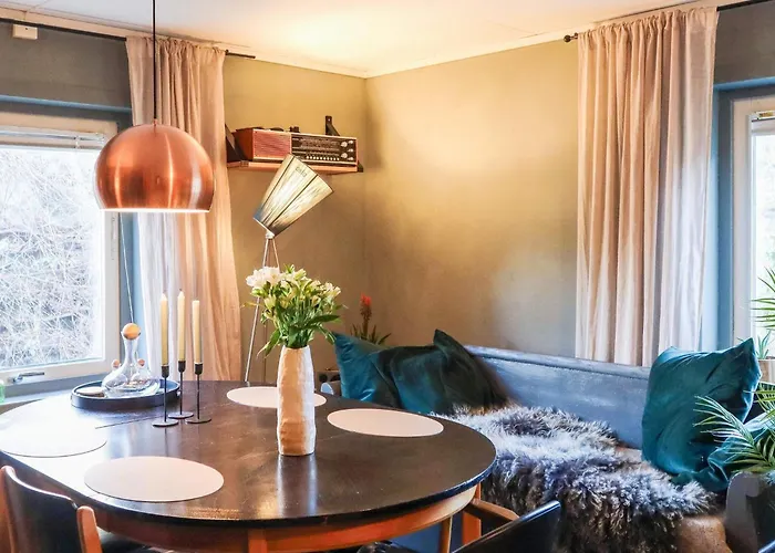 6 Person In Sondeled